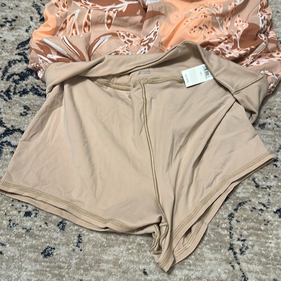 OFFLINE By Aerie Real Me Flowy Short L - Picture 7 of 8